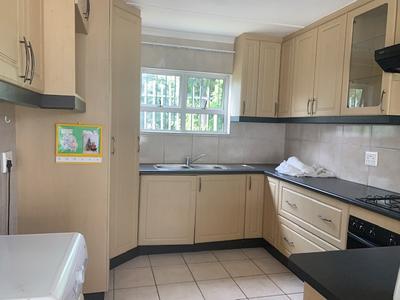 Townhouse For Rent in Hillary, Durban