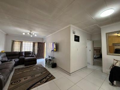 Townhouse For Sale in Malvern, Queensburgh
