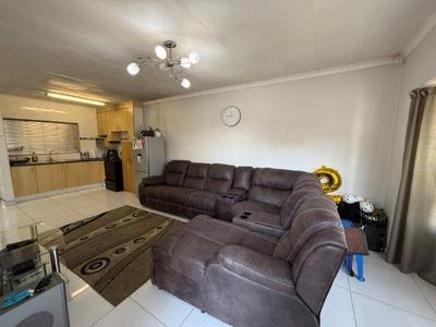 Townhouse For Sale in Malvern, Queensburgh